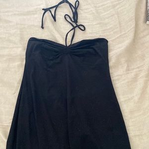 Size M Hollister dress or beach cover up used as both once. Fits well.